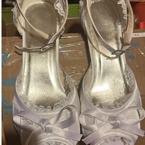 Chic White Lace Heels with Bow Detail